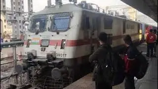 12409 Gondwana  SF Express TKD/ WAP-7 Raigarh- Hazrat Nizamuddin arrival in Raipur Junction 