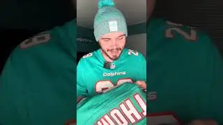 РАСПАКОВКА ФУТБОЛОК С ПОДПИСЬЮ ЧЛЕНА ЗАЛА СЛАВЫ &laquo;ДЕЛЬФИНС&raquo; ЗАКА ТОМАСА! #nfl #nfltrending #nflviral