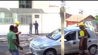 Fiscal de trânsito revolta motoristas ao aplicar multas em excesso