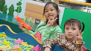 Mainan anak indoor Playground menyenangkan mandi bola perosotan dokter dokteran outbound flying fox