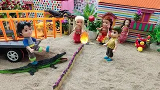 தீ பந்தம் காட்டி தெறித்து ஓடிய முதலை Barbie Mini cooking