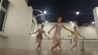 心藝心逸～琢磨看見 洗滌修煉 一門卸下所有掩飾 赤裸面對自己的修業 由衷的美麗魂 來芬芳自己 每一次的誠實赤裸面對 體現堆砌出由衷的謙卑