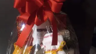 Ladies Holiday Spa Gift Idea                                  #spa #giftbaskets #christmas