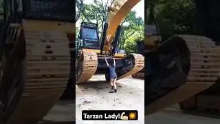 Tarzan Girl Lifts an Excavator! 💪🚜  #EpicStrength #UnbelievablePower #ViralMoment