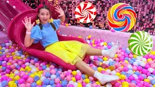 Sofia has fun at Museum Candy and of Ice cream!
