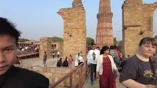 Fighting with Qutub Minar Security Guard, for unfairness.