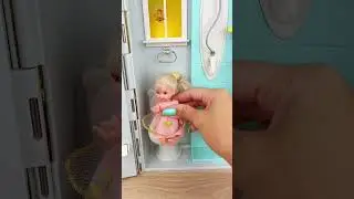 Barbie REALLY Needs To Go To The Bathroom RIGHT NOW!