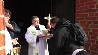 Archidiecezja Warmińska. Dzień Życia Konsekrowanego - procesja do konkatedry św. Jakuba w Olsztynie.