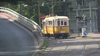 Nosztalgianap Film2 2024 j&uacute;l 21 &Ouml;reg villamos 2806 &eacute;s p&oacute;tkocsi 5005 Duna part Budapest 11.kCa 03449