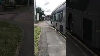 Reading Buses Enviro300 435 (BU52 GAS) On Route 1 To Newbury #shorts