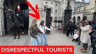 Unbelievable! Girls Dance in Front of Royal Guard