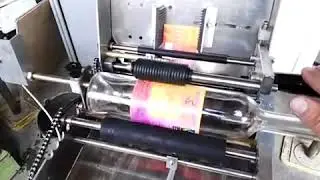 ENOLMAC s.n.c. - WET GLUE LABELLER SEMIAUTOMATIC SIRIO mod.3 - PLUS