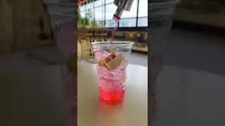 Au Vodka Strawberry Burst + Fanta Apple Ice Cups 🍏🍓 How GOOD is this?!🤤 #auvodka #icecups #icecup
