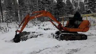 Hitachi AX-22 kaivinkone