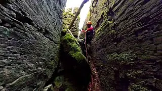 Welcome to Boyd crevices | Solo Hiking | Bruce Trail