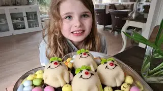 FREDAGS VLOG😀Slik & kage🧁🍬Fia tegner en avokado🥑Aftensmad🍽