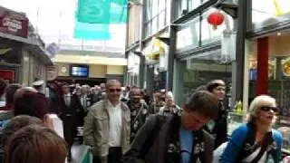 Ankunft der Bremer Pokalhelden im Hbf 31.05.09 davor