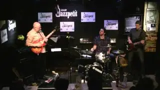 BULLFROG  Agusti Mas guitarra  Jp Planells bajo  Oriol Planells bateria