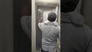 Door per PU paints ka 1st Coat kiya ja raha hai 👍🏠