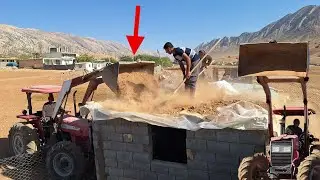 🚜 Covering the roof with soil! | Digging with a tractor | Kitchen wall plaster