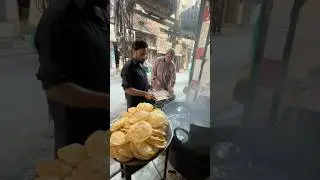 Peshawari Breakfast🌟Dita Sweet Halwa Puri Experience!! #streetfood #shorts #pakistanifood #puri