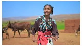 ESP BARA BECKY  - HO AVY ELAHIBENY CLIP 2025