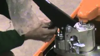 02 Installing a handle on a Mighty Lift pallet jack