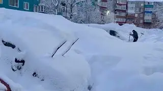 Maisons d&eacute;gag&eacute;es des cong&egrave;res profondes au Kamtchatka, en Russie