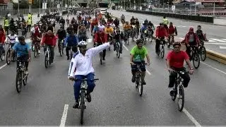 Vea la ca&iacute;da de Nicol&aacute;s Maduro de la bicicleta