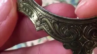 Tin jewelry - A closer look at a recycled vintage tin necklace