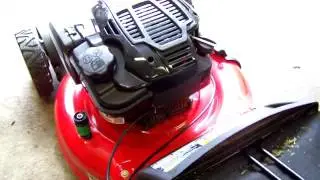 Snapper Rear Bagger Mulching Lawn Mower Demo, 23 Sep 15