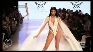 BUGIL!!! Busana model wanita ini membuat mata kaum pria melotot