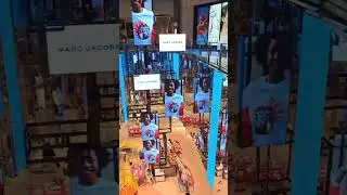 Led screens create more attractive shopping mall