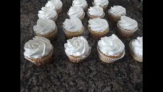 COMO FAZER CUPCAKES RECHEADOS COM GELÉIA DE MORANGO