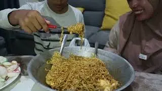 ENAK P4RAH !! MUKBANG MIE RENDANG RASA NEND4NG