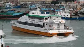 M/V NEW FERRY II 新輪貳 (Kvaerner Fjellstrand Flying Cat 40) 駛離長洲渡輪碼頭