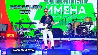 SpaceMan 1981 - Show Me a Sign | Live Synthwave performance