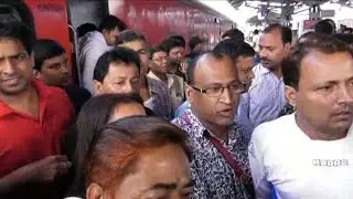 Rajdhani passengers protest against poor food at Asansol station