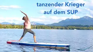 SUP Yoga mit dem Krieger 2 im knien und stehen, Dehnungen und Sonnengru&szlig;