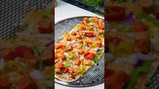 Say hello to the Tandoori Paneer Naanza #shorts #deliciousfood #naanza #veggieplanet
