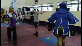 Sparring with Blue armor Arnisador