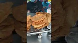 Lucknow ki famous Papdi Chaat🤤  #shorts #chaat #streetfood #flavourtales #lucknow