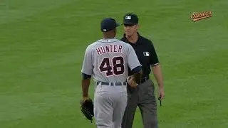 DET@BAL: Hunter talks with Nauert before bottom 1st