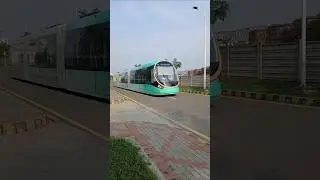 Lahore Electric tram train road pr wow | amazing #lahoreelectrictarm #lahore #canalroad