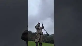 Когда ты убираешь за спиной друга 😂