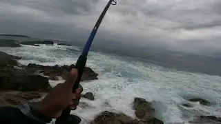 Going Sunrise popping landbase and hook up a monster GT off the rocks💪😉