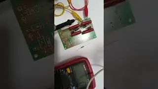 resistencia de 470k en tarjeta con 4 condensadores poliester
