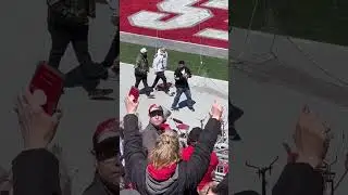 Ezekiel Elliott at Ohio State Spring game 2024.  Catches pass from stands