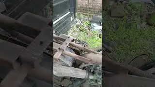 Mengecek kabel pd jalur pengapian tossa.