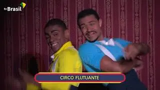 Palhaçaria apresenta as acrobacias do Circo Flutuante